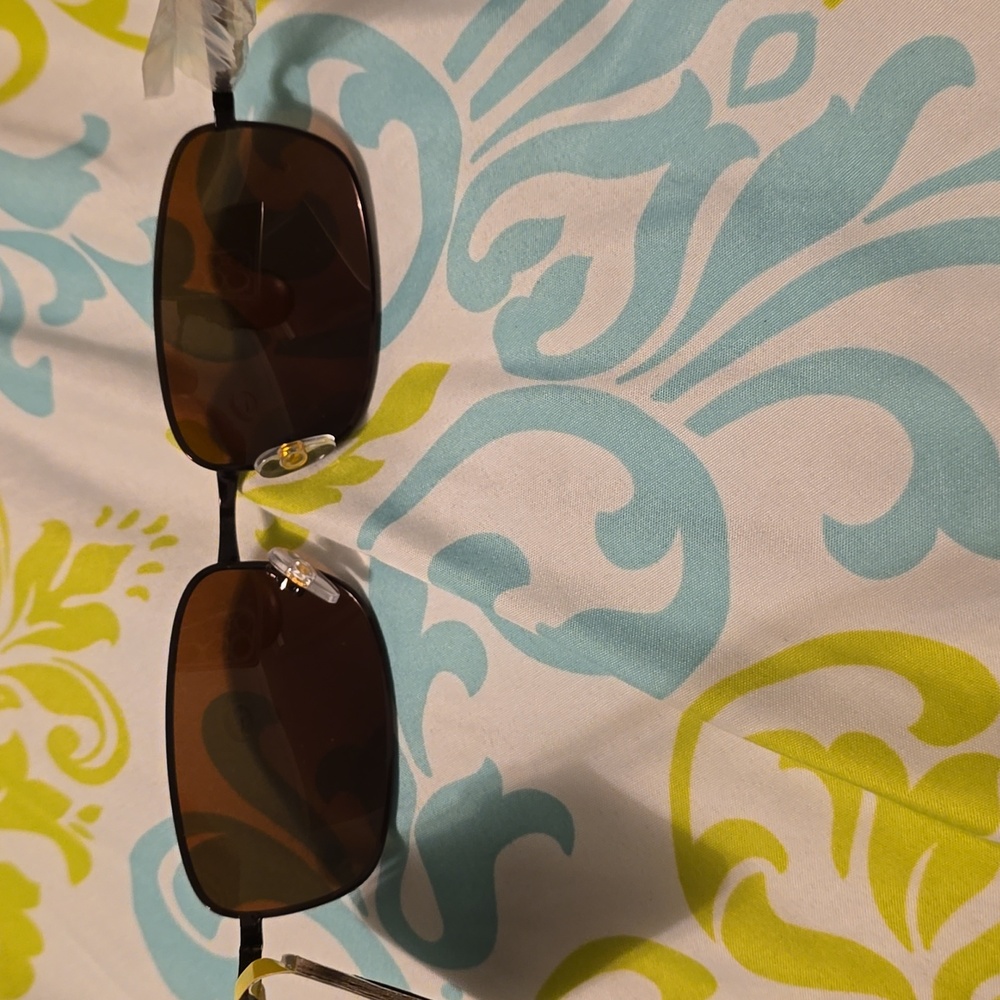 Foster Grant Polarized Sun glasses - Picture 5 of 5